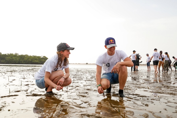 LAC ROSE, SENEGAL - MAY 26: Catie Munnings (GBR), Andretti United Extreme E, and Timmy Hansen (SWE), Andretti United Extreme E, on the Oceanium Mangrove Legacy Project Visit during the Ocean X-Prix at Lac Rose on May 26, 2021 in Lac Rose, Senegal. (Photo by Sam Bloxham / LAT Images)